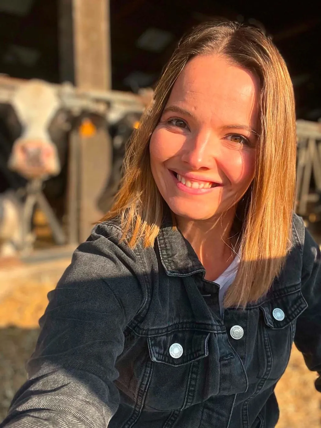 Marie Lemaitre devant les vaches
